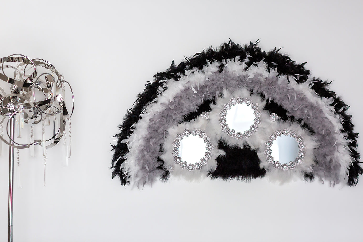 TRILOGIE DE PLUMES ET DE SATIN