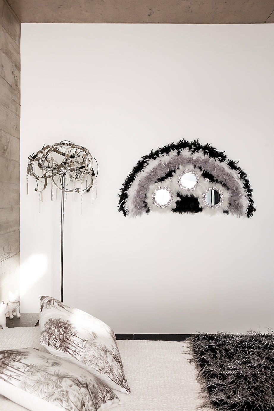 TRILOGIE DE PLUMES ET DE SATIN